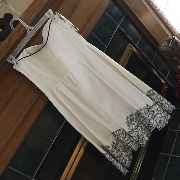 WHBM Strapless Embroidered White Cocktail Dress - Picture 8 of 8